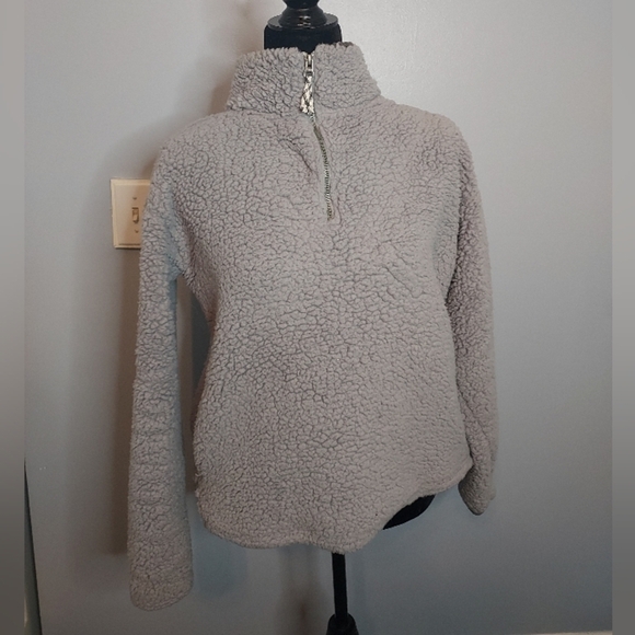 SO Gray Faux Fur 100% Polyester Size Small Sweater - Picture 2 of 9